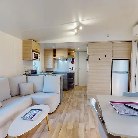 Mobil Domaine Avec Piscine Proche Nyaraló *