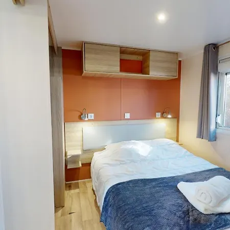 Mobil Domaine Avec Piscine Proche Ferienhaus