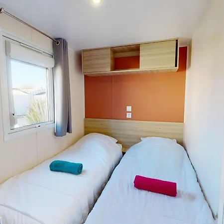 Mobil Domaine Avec Piscine Proche Nyaraló La Parée Preneau
