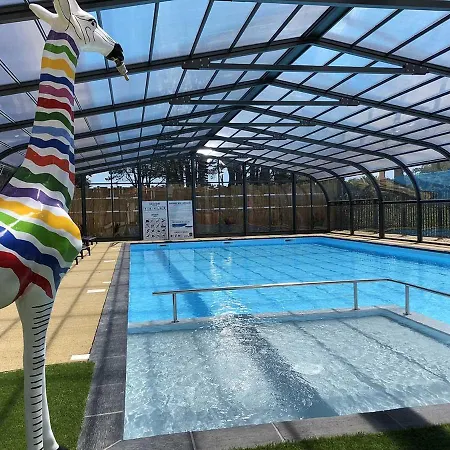 Mobil Domaine Avec Piscine Proche Nyaraló *
